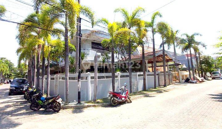 Rumah cantik Hoek 5 kamar jalan lebar di Sunter bisma 1