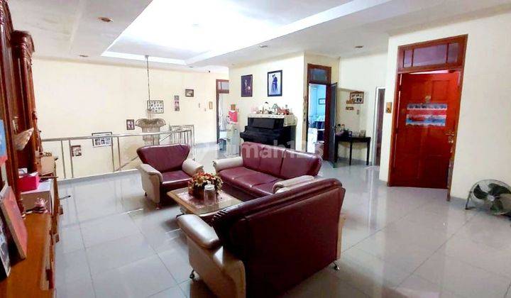 Rumah cantik Hoek 5 kamar jalan lebar di Sunter bisma 2