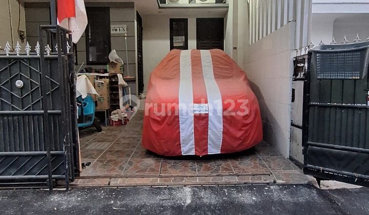 quick sale Affordable House Ready to Live Near Shops in Kelapa Gading 2