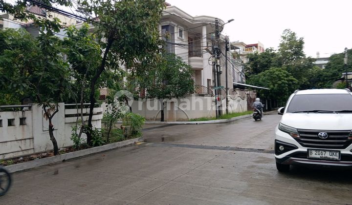 Rumah Strategis...Dijual Cepat.... Deket Mall Mkg ...Jalan Raya bisa Usaha di Gading Indah Kelapa Gading 1