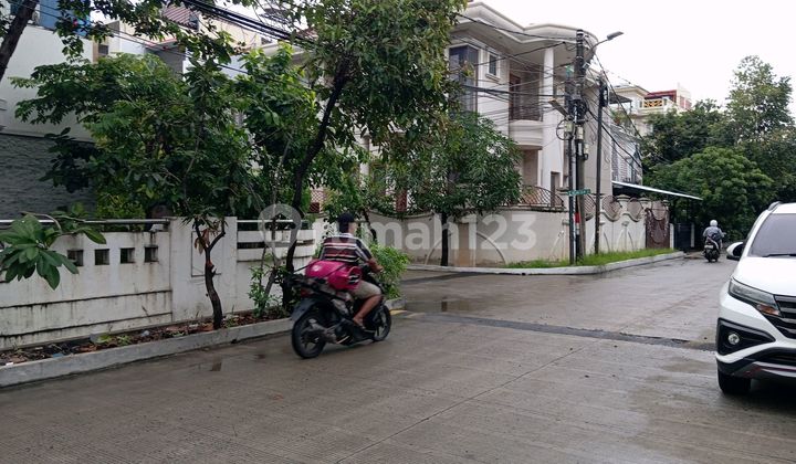 Rumah Strategis...Dijual Cepat.... Deket Mall Mkg ...Jalan Raya bisa Usaha di Gading Indah Kelapa Gading 2