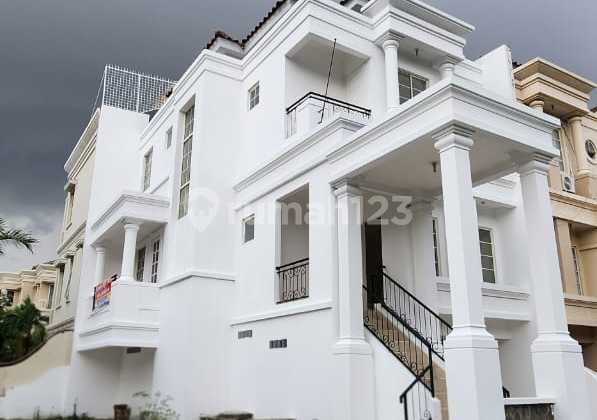 Jual Cepat... Rumah 3 Lantai.. Bebas Banjir... Deket Mall Mkg...Di Gading Grande Kelapa Gading 2