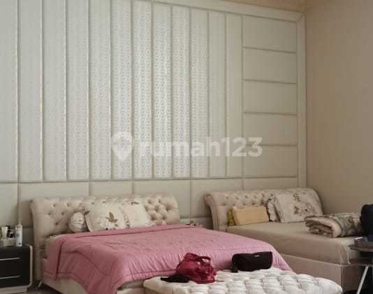 Dijual Murah Rumah Klasik Mewah 4 Lantai Bebas Banjir di Artha Gading Kelapa Gading