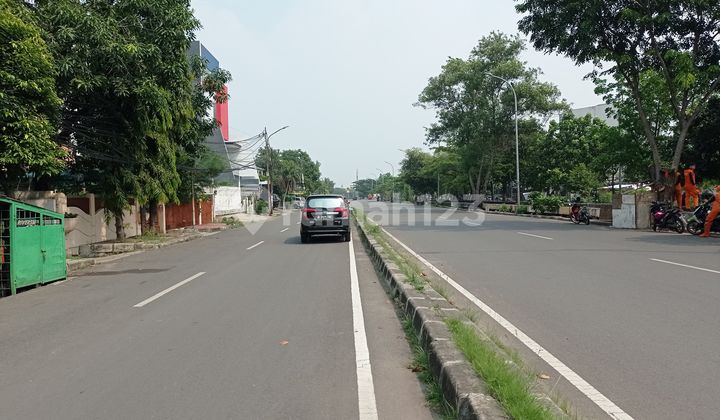 Jual Cepat .... Rumah Strategis... bisa Buat Usaha... Jalan Raya di Arteri Kelapa Gading