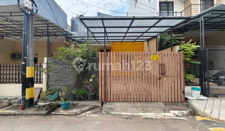 Quick Sale Ready-to-Occupy 2-Story House Near Mall Mkg Close to Bulevard Raya in Kelapa Gading Quick Sale Ready-to-Occupy 2-Story House Near Mall Mkg Close to Bulevard Raya in Kelapa Gading