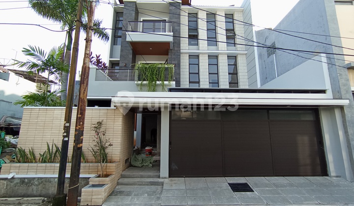 Jual Murah... Rumah Baru Minimalis 3 Lantai...5 Kamar...Di Kelapa Gading