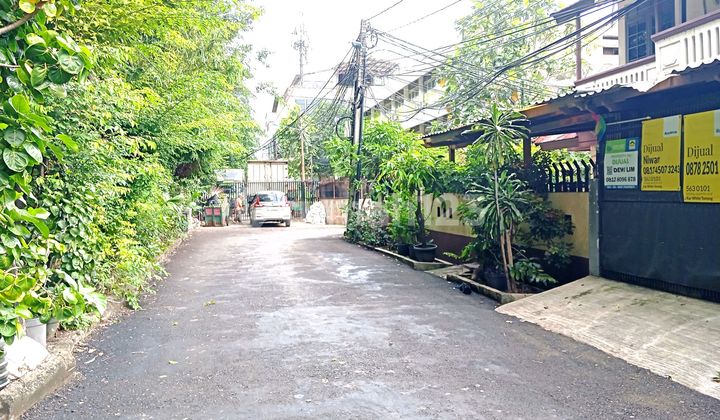 Jual Murah,,,,,Rumah Tua Hitung Tanah ,,, Seberang Mall Mkg dan Taman Jogging di Kelapa Gading 1