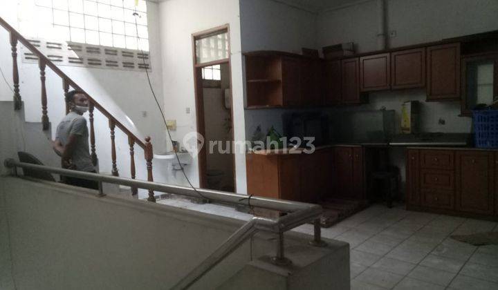 Di sewakan  ruko minimal 3 tahun, di pasar barat pusat perbelanjaan bdg 3