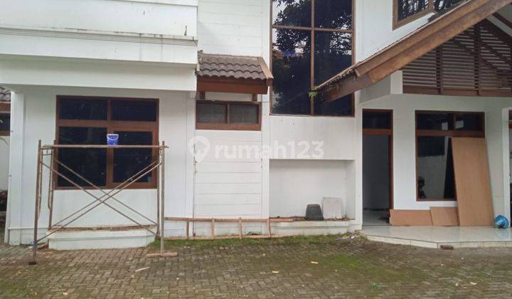 RUMAH BESAR FULL RENOVASI
Lokasi strategis 2 lantai di Mainroad
Sayap Surya Sumantri 1