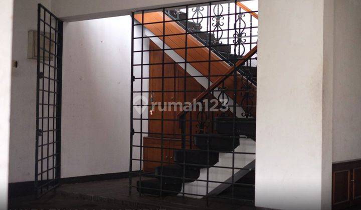 DI SEWA/ JUAL RUMAH 3 LANTAI DI SETRA SARI INDAH  BDG UTARA 6