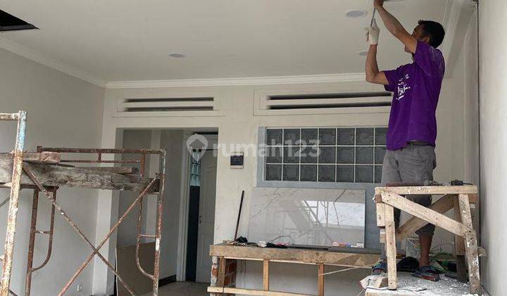 DI SEWAKAN RUMAH BARU RENOVASI ..MEWAH  ...SIAP PAKAI..cocok untuk cafe / resto .LT 700 M DI SAYAP KOSAMBI BDG TIMUR 3