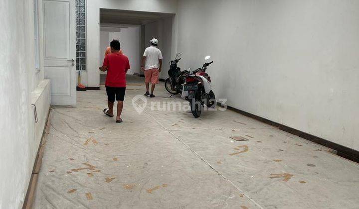 DI SEWAKAN RUMAH BARU RENOVASI ..MEWAH  ...SIAP PAKAI..cocok untuk cafe / resto .LT 700 M DI SAYAP KOSAMBI BDG TIMUR 4