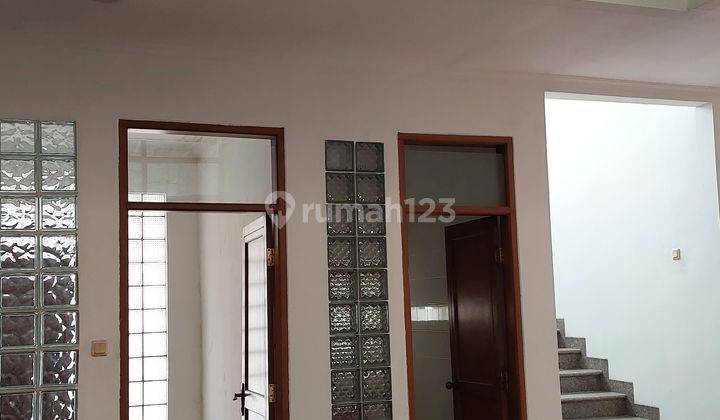 DIJUAL RUMAH UN FURNISHED ..SDH RENOVASI SIAP PAKAI DI SAYAP TAMAN SAKURA 1