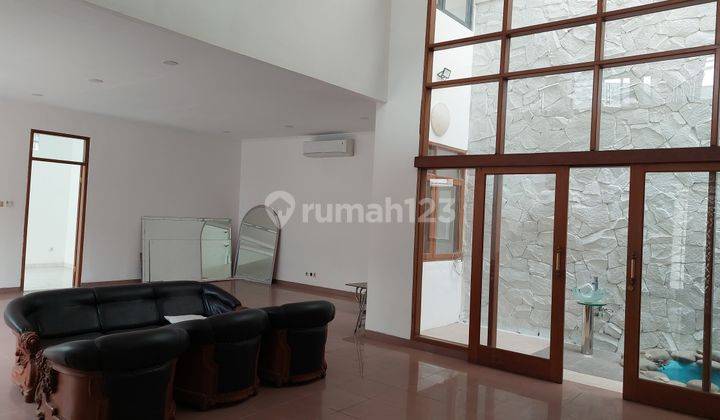 DIJUAL RUMAH UN FURNISHED ..SDH RENOVASI SIAP PAKAI DI SAYAP TAMAN SAKURA 2