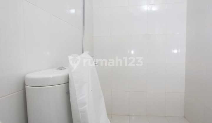FOR SALE
Ruko baru , tengah kota
Di sayap BKR

 6