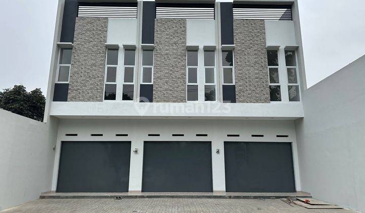 Di sewa/ jual ruko baru rendeng 3  di mainroad kolonel masturi cimahi 1