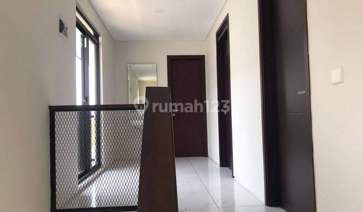 Di jual rumah di hook & baru di kota baru parahyangan 2