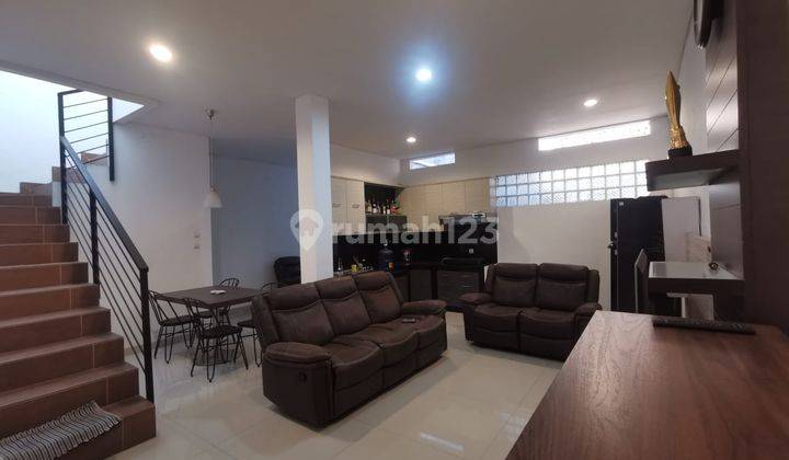 Dijual Rumah Nyaman Modern Renov Furnish di Taman Kopo Indah 2 1