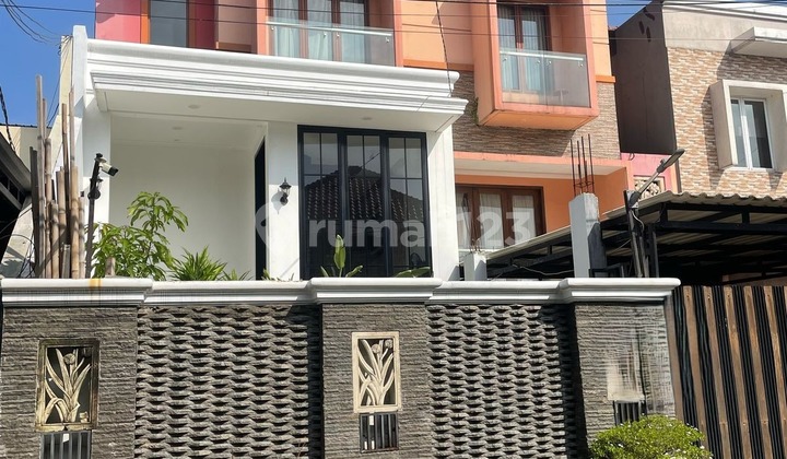 Rumah Mewah 3 Lantai dengan Kolam Renang di Meruya Jakarta Barat (029) 2