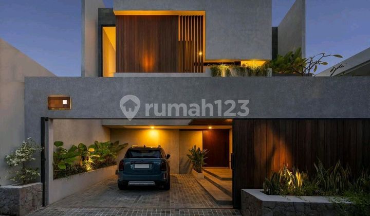 Modern Villa In Pantai Pererenan Canggu (RK)