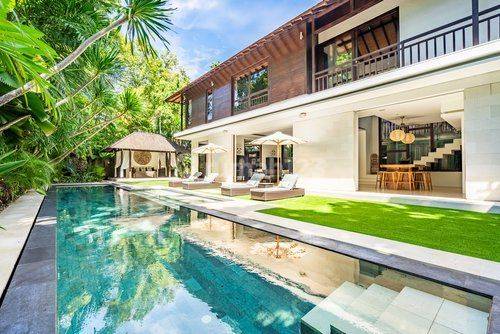 Luxury Villa in the heart of Seminyak 

Five Bedroom, Five Bathroom 800sqm
Luxury Villa
On 1,100sqm Freehold 27 1