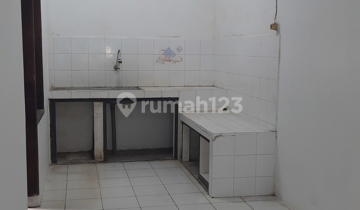 Ready-to-Occupy House with Good Location at Taman Holis Indah, Bandung 2