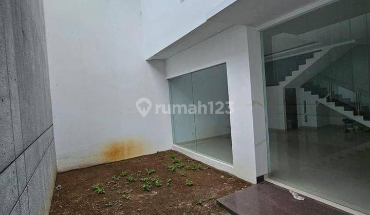 Rumah Baru Siap Hunu Komplek singgasana pradana 2 Lantai HGB Barat 2