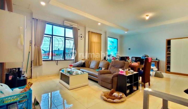 Rumah Mainroad Cocok Untuk Usaha atau Showroom di Jalan pasir salam 2 Lantai Bagus SHM 1