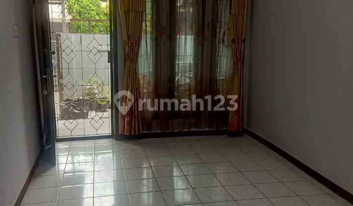 Ready-to-Use House, Strategic Location, Comfortable in Taman Cibaduyut Indah, Bandung. 2