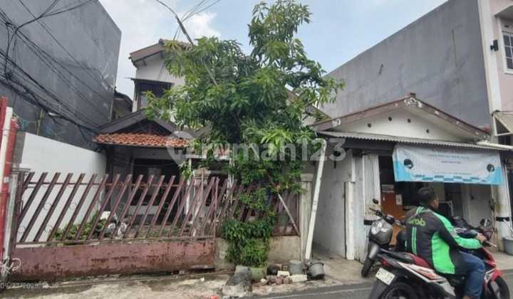 Strategic House in Kemanggisan, West Jakarta Near Binus Strategic House in Kemanggisan, West Jakarta Near Binus