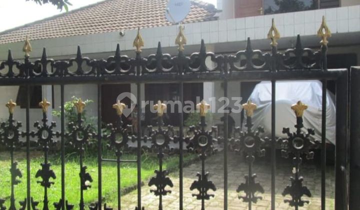 Dijual Rumah Tanah Luas di Petukangan Hitung Tanah Jakarta Selatan