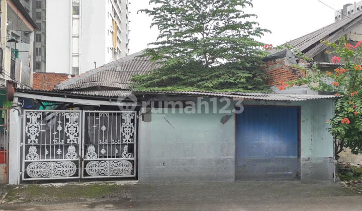 Dijual Rumah Hitung Tanah di Binus Kemanggisan Jakarta Barat Dijual Rumah Hitung Tanah di Binus Kemanggisan Jakarta Barat