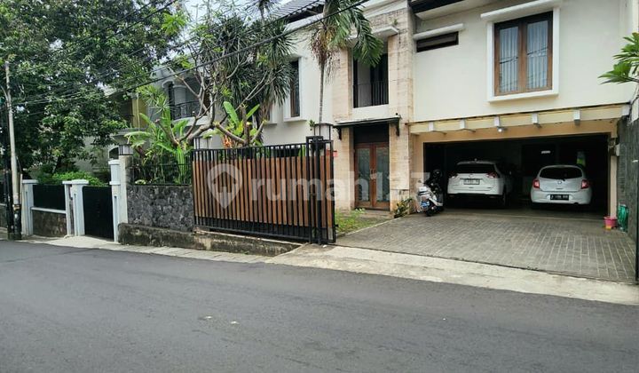 Luxury House in Kebayoran Lama with Swimming Pool, South Jakarta, Near Senayan