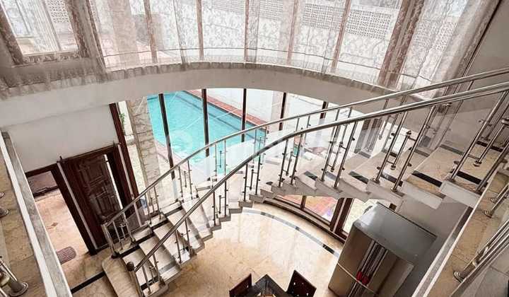 Rumah Mewah Swimming Pool Di Townhouse Kebayoran Lama Jakarta Selatan