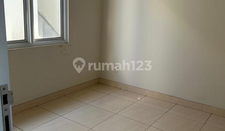 Ready-to-Occupy Azura Vanyapark Bsd House 2