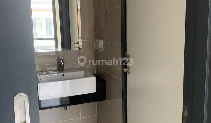 Rumah di Cluster Baroni Sumarecon Gading Serpong  13