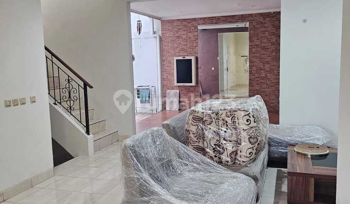 Semi-Furnished Delatinos House BSD Semi-Furnished Delatinos House BSD