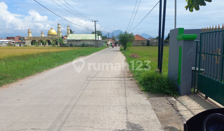 Di Tnh Sawah Pinggir Jln Bojong Emas Dirancakasumba-Sapan Lt.40000/4Ha bisa Beli Separohnya(20000/2Ha Lebarmuka 70Meter Hubungi : Jimmie Moslim/Igun Zonasi Kuning.cocok Tuk Perumahan