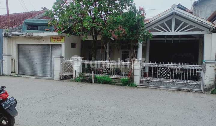 di RUMAH PINGGIR JLN DI RANCATUNGKU. PERBATASAN  SOREANG-BANJARAN LT.3342M2.
HARGA. 1.3M
8MENIT KE ALUN2 BANJARAN.
15MENIT DARI TOL SEROJA SOREANG