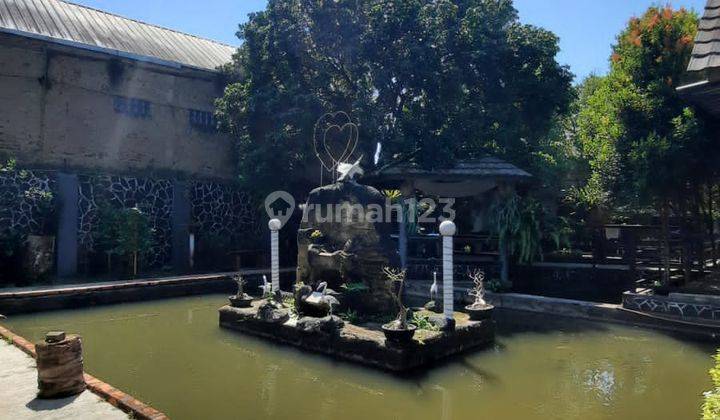 RMH MEWAH SEMI VILLA PINGGIR JLN DISOREANG BDG LT.856 LB.300M. FASILITAS : - Lt : 856m/+63 tmbk - Lb : +300 - Listrik : 3500watt - Air : PDAM/watterhiter ( air panas ) - 3 Kmr tdr/2 ada toilet - toilet tamu/pmbntu /taman - Mushola -kolam ikan -halaman dep 1