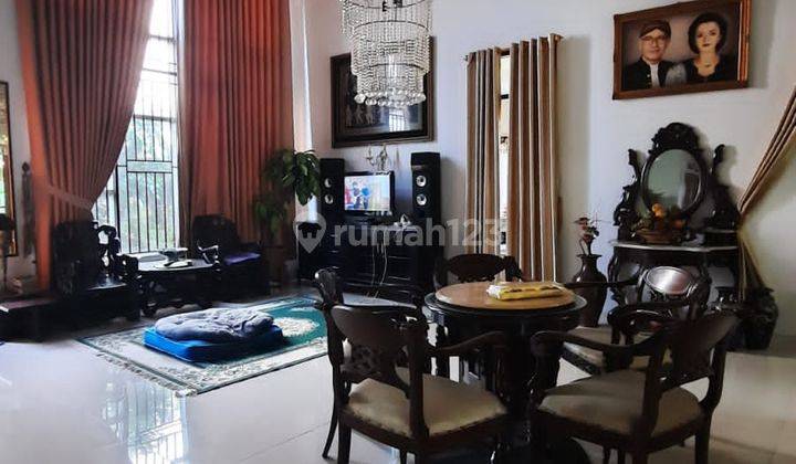 RMH MEWAH SEMI VILLA PINGGIR JLN DISOREANG BDG LT.856 LB.300M. FASILITAS : - Lt : 856m/+63 tmbk - Lb : +300 - Listrik : 3500watt - Air : PDAM/watterhiter ( air panas ) - 3 Kmr tdr/2 ada toilet - toilet tamu/pmbntu /taman - Mushola -kolam ikan -halaman dep 2