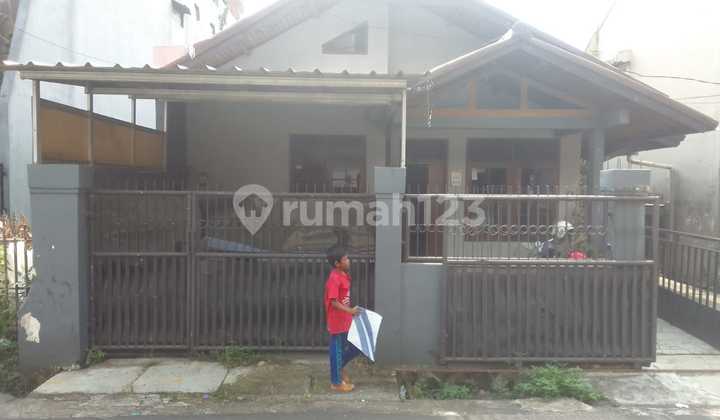 Rumah pusat kota strategis di sayap moh.toha-ciateul 4