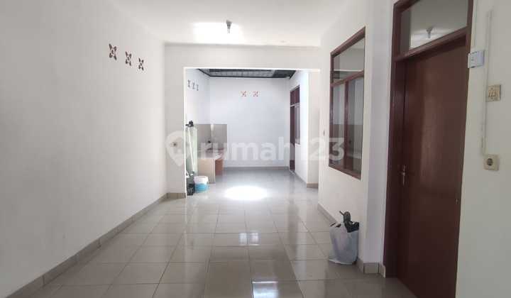 Comfortable House in Taman Cibaduyut Indah Complex Comfortable House in Taman Cibaduyut Indah Complex