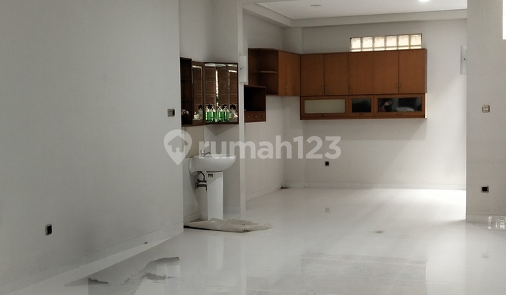 Sangat Bagus Rumah Dua Lantai Baru Renovasi 2