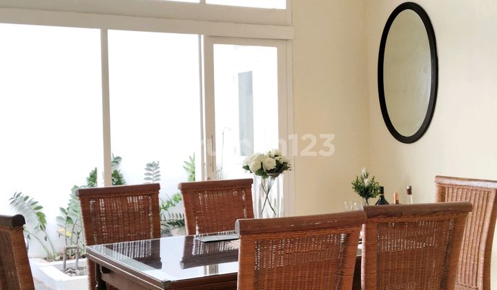 Rumah Cantik Dua Lantai Lokasi Di Pusat Kota 2