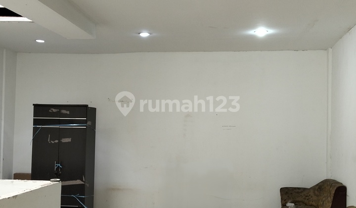 Shop House 2.5 Floors Strategic Location 2