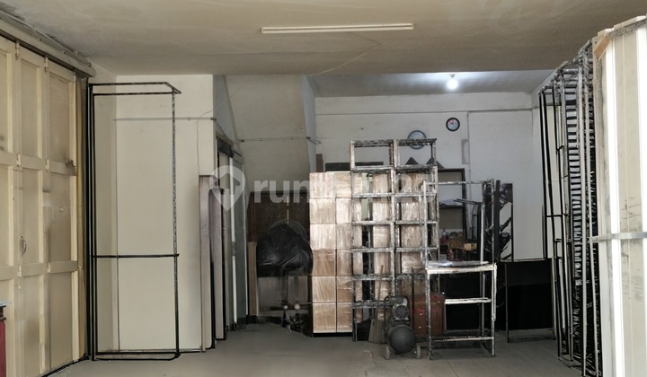 Ruko 2.5 Lantai Lokasi Strategis