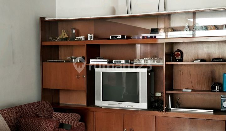 Rumah Tiga Lantai Semi Furnish 2