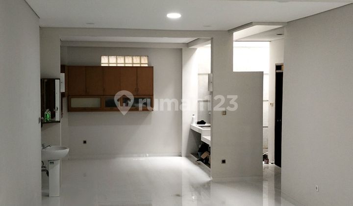 Sangat Bagus Rumah Dua Lantai Baru Renovasi
