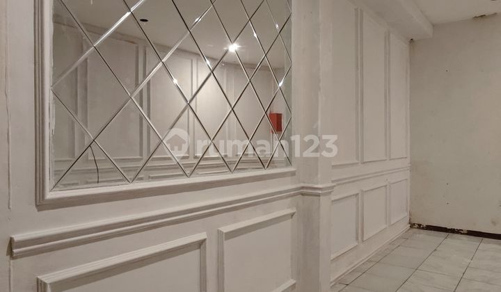 Business Space Renovated on Main Road in Bandung City